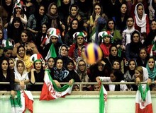 خانم‌ها از هیجان حضور در ورزشگاه آزادی می‌گویند/ روایت همسر یک ملی‌پوش از بلیت عجیب 40 هزار تومانی