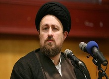 سیدحسن خمینی: می‌گویند مردم هزار مشکل دارند، اما شما روحانیون از این صحبت می‌کنید اگر به کره ماه رفتیم، کدام طرف نماز بخوانیم! / امیدوارم راه مبارزه با استبداد زنده بماند