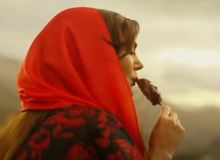 کلیپ تبلیغاتی بستنی دومینو به دلیل رفتار اروتیک حذف شد/ FILM