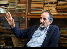 آزادارمکی: هدف یکسان سازی اجتماعی و اقتصادی جامعه، حذف طبقه متوسط است/ حاشیه شهر ها کانون حوادث اجتماعی ایران شده است/ یکسان سازی در حوزه فکری و عقیدتی برای تسلط بر طبقه پایین جامعه است/ شعار غلو آمیز ساخت ۴ میلیون مسکن موجب اعتراض های اجتماعی می شود