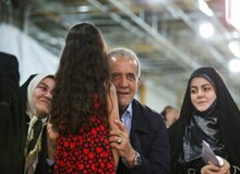 پزشکیان: با هر برخورد خشن با زنان مخالفیم/ کاری خواهیم کرد زنان مثل مردان در جایگاه‌های مختلف جای خود را پیدا کنند