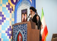 امام جمعه کرج:رئیس‌جمهور ملعون و مفلوک آمریکا بدانددست انتقام الهی به‌زودی برای فرستادن او به جهنم نمایان می شود/ اقدامات جریانی که می گوید با آمریکا توافق کنیم، جاهلانه و خائنانه است/ درباره کنوانسیون دریای خزر باید مراقب باشیم تا بحرین دیگری درست نشود
