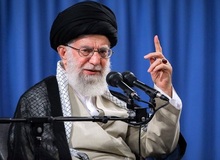 رهبر انقلاب:نباید یک عده با استفاده از فضای مجازی یا غیرمجازی روی اعصاب مردم راه بروند و امنیت ذهنی مردم را به هم بزنند