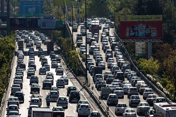 ترافیک سنگین در اکثر خیابان‌ها و بزرگراه های تهران