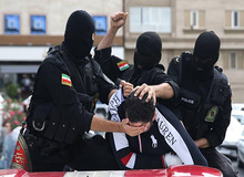 خیابان‌گردانیِ اراذل و اوباش به سبک هزارسال قبل/ فیلـــــم 18+