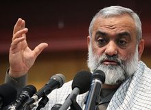 سردار نقدی: افسران اطلاعاتی آمریکا سال‌هاست که در پوشش کارمندان سفارتخانه‌های مختلف اروپایی در کشور‌های فاقد سفارتخانه آمریکا حضور داشته‌اند/ اگر برای این افسران آمریکایی با هویت جعلی اروپایی اتفاقی افتاد، دخالت نکنند
