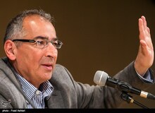 زیباکلام: حکومت در محدود کردن فضای مجازی سکه یک پول شده است/ این فضای مجازی بود که محسن رضایی را مجبور کرد حرفش را پس بگیرد
