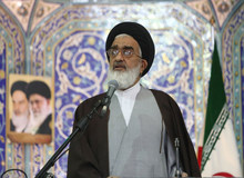 امام جمعه قم: غربی ها به دنبال سودجویی و لذت جویی از زنان هستند/ یاران حاج قاسم آماده گرفتن انتقام هستند