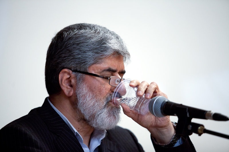 مطهری: راه های ارتباط گروه ها با رهبری بایدهمیشه باز باشد