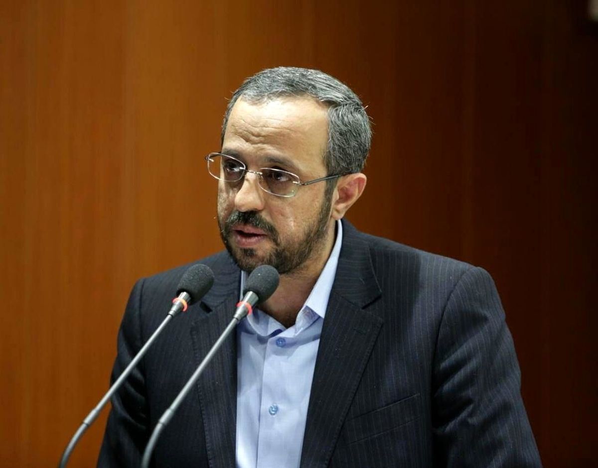 دستیار سیاسی رئیس مجلس: افزایش قیمت گازوئیل و اجرای قانون حجاب به دلیل تنش زا بودن متوقف شد