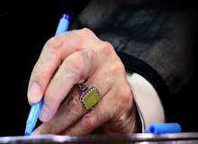 پیام تسلیت رهبر انقلاب در پی درگذشت اولین سرپرست موسسه کیهان پس از انقلاب حاج حسین مهدیان