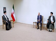 رهبر  انقلاب خطاب به پوتین:آمریکایی‌ها هم زورگو هستند و هم حیله‌گر، و یکی از عوامل فروپاشی شوروی سابق فریب خوردن در مقابل سیاستهای آمریکا بود/ روسیه در دوره جنابعالی استقلال خود را حفظ کرده است/ دلار را باید به تدریج از مسیر معاملات جهانی خارج کنیم