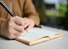 حسنی، پژوهشگر زبان و ادبیات: جوانان ما در املا مشکل دارند؛ بخشی از این موضوع مربوط به کم سوادی و قسمتی از روی تنبلی است