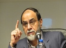 ازغدی: کلاه خادمین حرم امام‌رضا کلاه افسران رضا شاه بوده که از غرب آورده بود / همین گرزی که دست می‌گیرند، جزء آداب مأمون بود؛ امام رضا گرز نداشتند / زنگ ساعت حرم، زنگ ناقوس کلیسایی است