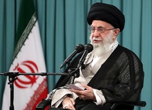 آیت الله خامنه ای: حجاب حکم مسلم شرعی است و نمی‌توان از آن صرف نظر کرد / بعضی‌ها استخدام شده اند که در جامعه حرمت حجاب را بشکنند / برداشتن حجاب اول کار است، هدف دشمن این است که فضا را به تدریج به شرایط قبل از انقلاب برگردانند