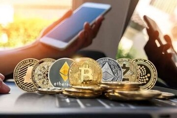 قیمت بیت‌کوین و تتر | بیت‌کوین قرمز شد، تتر نزدیک دلار ایستاد