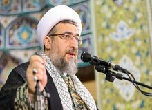امام جمعه تبریز: قطب‌نمای برخی افراد در کشور غرب است