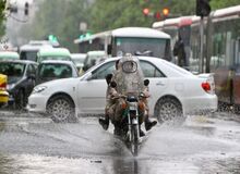 رانندگی با موتور در روزهای بارانی ممنوع است