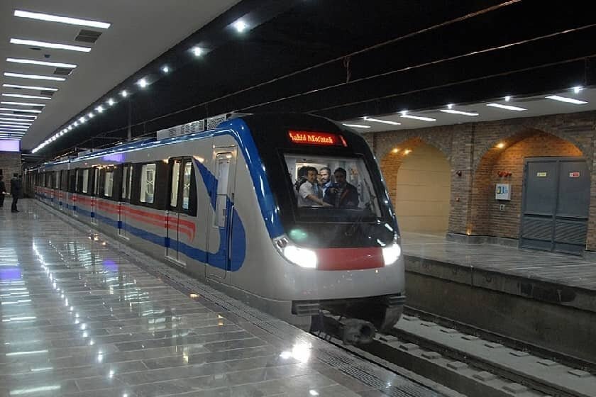 ساز در واگن، آرزو در بن‌بست؛ زندگی روزمره نابینایان در مترو تهران