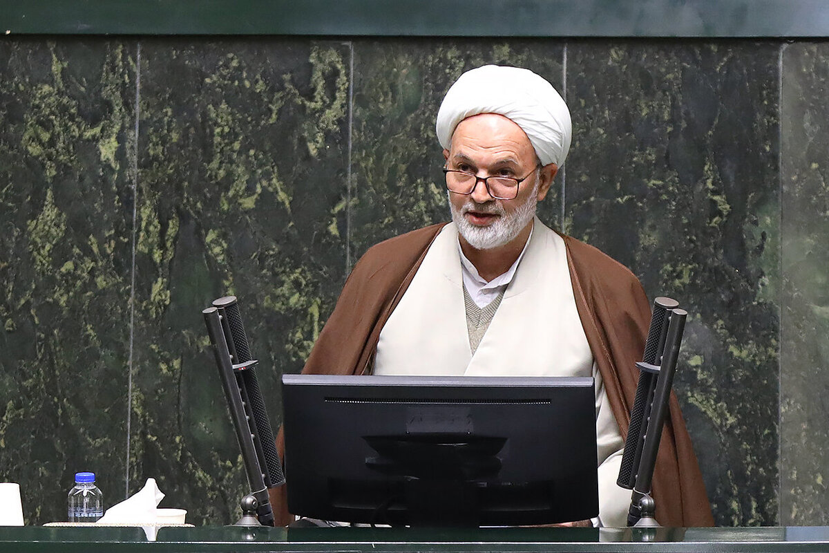 قاسم روانبخش، نماینده قم: همان طور که از شر پهلوی خلاص شدیم باید از شر غرب‌گراها هم خلاص شویم