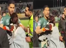 ارگان رسانه‌ای نزدیک به سپاه: بغل کردن جیمی جامپ دختر «بی‌حجاب» توسط دروازه‌بان استقلال و حمله برخی همراهانش به پلیس، ناخواسته محرومیت جدیدی را برای حضور بانوان در استادیوم‌ها ایجاد می‌کند