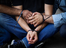 سه مرد مست، 30 خودرو را تخریب کردند
