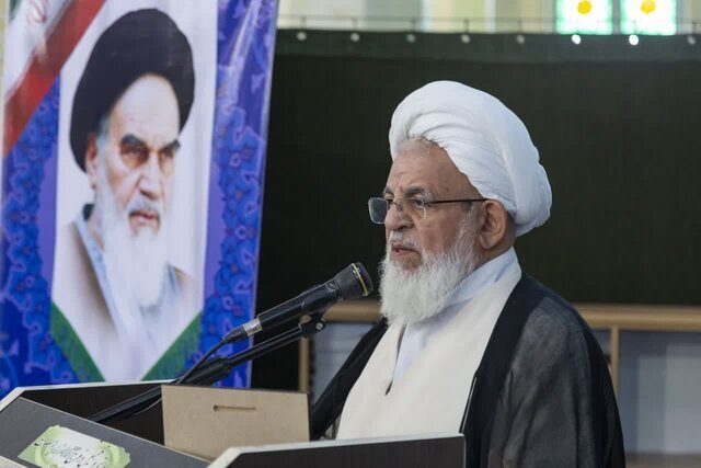  امام جمعه یزد:  مذاکره توطئه دشمن است/ تسلیم دشمن نخواهیم شد