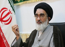 سعیدی، امام جمعه قم: دشمن می خواهد بانوان ما مبتذل کند/ کسانی که از سازش دم می زنند می خواهند، صف حسینیان و یزیدیان را به هم بزنند/ پزشکیان رئیسی‌وار به سازمان ملل برود