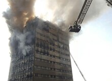 عبور ده‌ها نفر از دالان دود و آتش در پلاسکو/ مهار آتش فعلا بدون مصدوم و فوتی