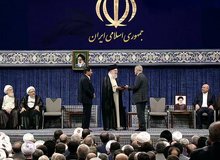 لحظه اعطای حکم ریاست جمهوری پزشکیان توسط رهبر انقلاب + فیلم و عکس 