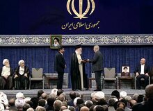 لحظه اعطای حکم ریاست جمهوری پزشکیان توسط رهبر انقلاب + فیلم و عکس 