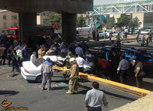سقوط جرثقیل در اتوبان آزادگان/ 2 نفر مصدوم شدند
