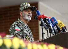رئیس ستاد کل نیروهای مسلح: برای ما سخت است که همرزم ما در منزلی که در شأن آنها نیست زندگی کند/ وظیفه داریم ساخت منازل سازمانی را به سرانجام رسانیم