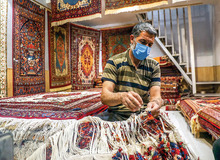 رئیس اتحادیه تولیدکنندگان و بافندگان فرش تبریز: اکثر کارگاه های فرش به دلیل افزایش قیمت مواد اولیه تعطیل شده اند/ به دلیل تحریم‌ها سال گذشته کمتر از ۴۰ میلیون دلار صادرات فرش داشتیم/ بازار فرش ایران در اختیار چینی ها، پاکستانی ها و هندی هاست 