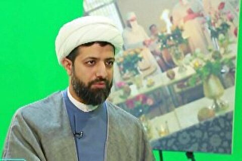  مدیر گروه باستان گرایی حوزه علمیه قم: غربی ها با سند سازی مشهد مادرسلیمان را به عنوان مقبره کوروش معرفی کرده اند/ باستان گرایی یعنی تعارض با اسلام 