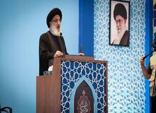 امام جمعه کرج: جمهوری اسلامی با اتکا به خدا و رهبری در برابر آمریکا و غرب کوتاه نمی آید/ برای نابودی جرثومه های فساد هم مبارزه و هم دعا می کنیم