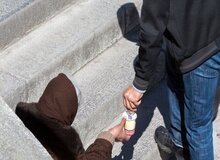 گدای مشهدی دستگیر شد/ ۶۹میلیون تومان پول در جیبش داشت!
