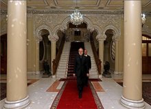 همه  احتمالات درباره آینده سیاسی علی لاریجانی/بهارستان نشین ۹۸ یا پاستور نشین۱۴۰۰  /  دلیل ترس تندروهای اصولگرا از کاندیداتوری دوباره لاریجانی چیست؟