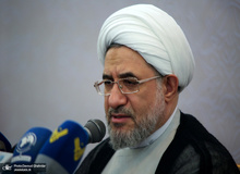آیت‌الله اراکی: رسانه ملی، هیچ هزینه‌ای برای دفاع از انقلاب نکرده است/ رسانه مدافع انقلاب نداریم 