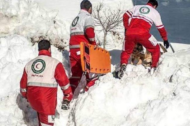 ۱۵ نفر از کولبران گرفتار در کولاک برف نجات پیدا کردند