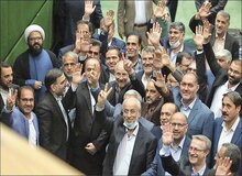 فعال سیاسی اصلاح طلب: عملکرد مجلس یازدهم کمر مردم را شکست