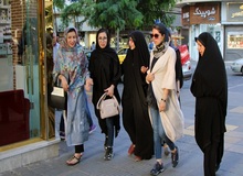 ارگان مطبوعاتی نزدیک به سپاه: ادعای برخورد با زنان بخاطر نداشتن حجاب فقهی دروغ است /نه اجباری بودن حجاب مساله بوده نه تعریف آن