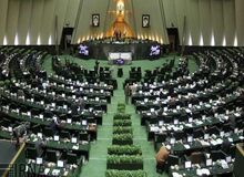 جدال لفظی بین دو نماینده مجلس/ ادیانی: شعر که نمی‌خوانم، دارم صحبت می‌کنم/ پزشکیان: پیشنهادات شما رأی نمی آورد