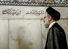 نگرانی اصولگرایان از احمدی نژاد شدنِ ابراهیم رئیسی/ امدادهای غیبی کار دست دولت می دهد؟