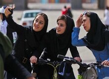 یک حقوقدان: چرا یک دختر ۴۰ ساله برای سفر خارجی باید اجازه پدر را داشته باشد؟