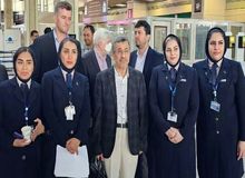 احمدی نژاد ۱۰ ساعت در فرودگاه بست نشست و حاضر به عقب نشینی نشد