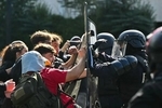 سرکوب اعتراضات دانش‌آموزی، چهره سیاست‌ حقوق بشری فرانسه را آشکار کرد