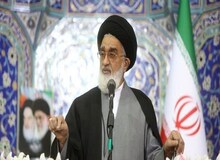 امام جمعه قم: معنای واقعی پیشنهاد مذاکره تسلیم شدن است/ مومنان باید در برابر بی بندباری بایستند 