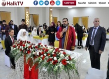 یک مفتی عقد ازدواج یک زوج را به صورت رسمی ثبت کرد