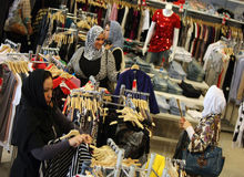 مردم استان های کردستان، آذربایجان غربی و خراسان شمالی بیشتر لباس می خرند